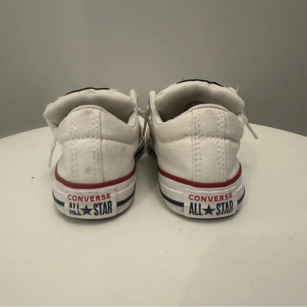 EUC Converse Kids White Sneakers. Size Little Kids 11.
